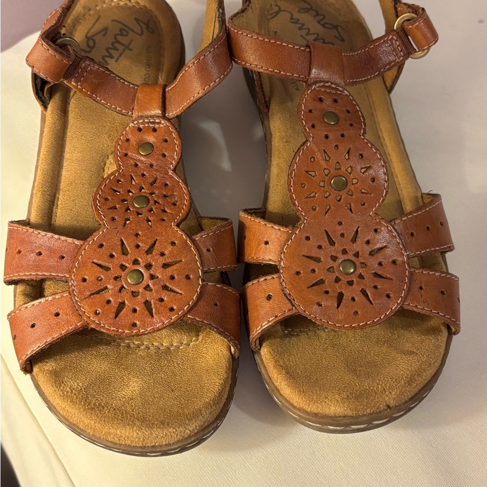Natural Soul Brown Leather Sandals